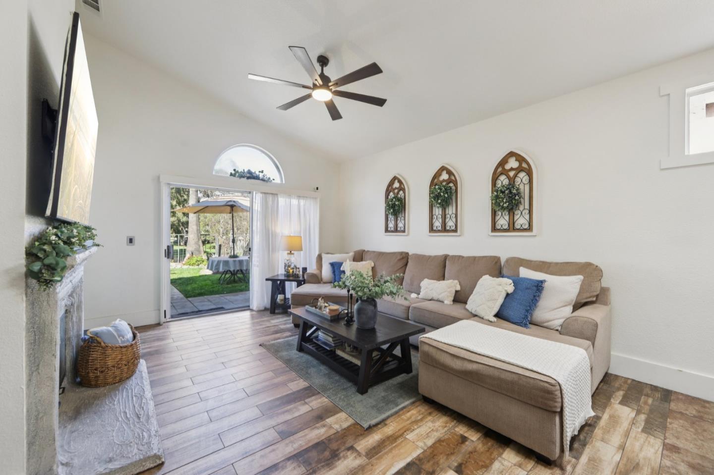 Detail Gallery Image 5 of 35 For 2483 Cherry Hills Dr, Discovery Bay,  CA 94505 - 2 Beds | 2 Baths