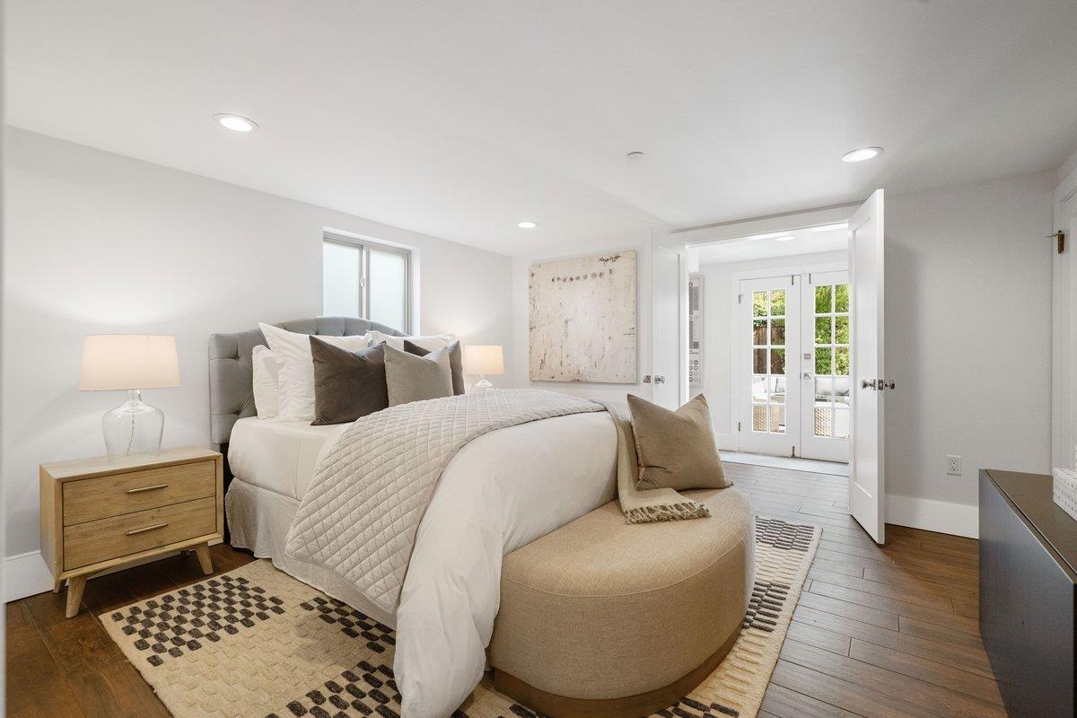 Detail Gallery Image 15 of 25 For 152 Pepper Ave, Burlingame,  CA 94010 - 4 Beds | 3 Baths