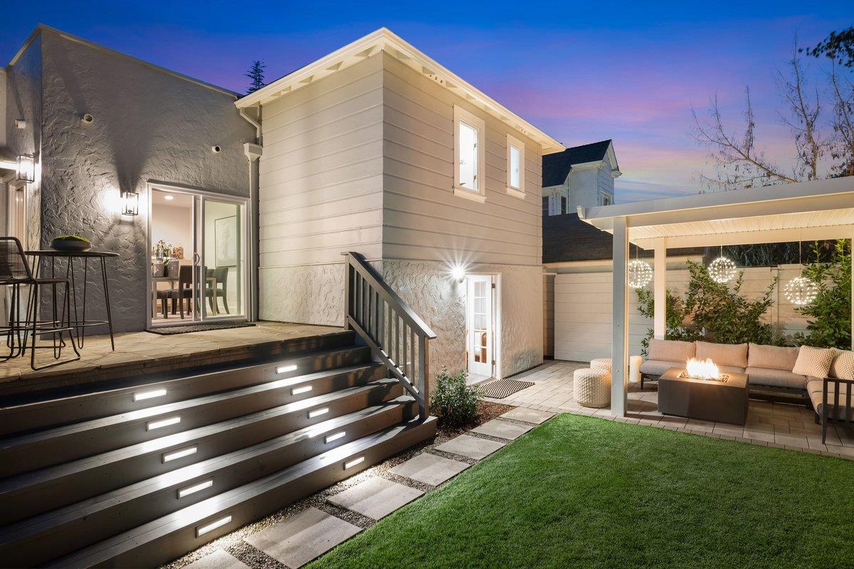 Detail Gallery Image 20 of 25 For 152 Pepper Ave, Burlingame,  CA 94010 - 4 Beds | 3 Baths