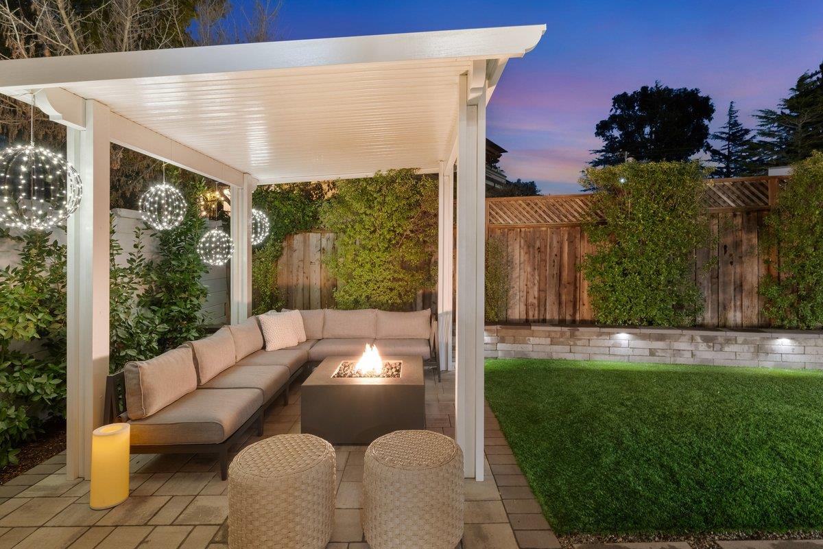 Detail Gallery Image 22 of 25 For 152 Pepper Ave, Burlingame,  CA 94010 - 4 Beds | 3 Baths