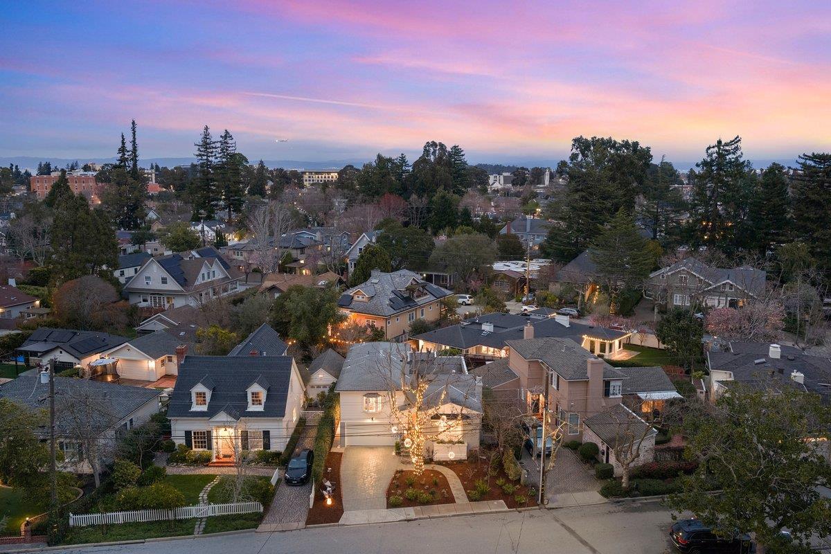 Detail Gallery Image 24 of 25 For 152 Pepper Ave, Burlingame,  CA 94010 - 4 Beds | 3 Baths