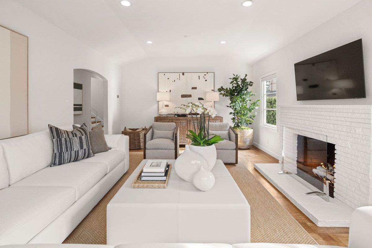 Detail Gallery Image 3 of 25 For 152 Pepper Ave, Burlingame,  CA 94010 - 4 Beds | 3 Baths