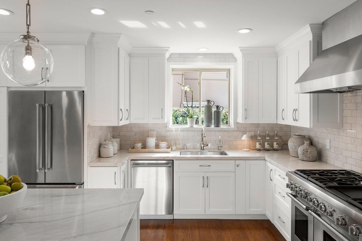 Detail Gallery Image 8 of 25 For 152 Pepper Ave, Burlingame,  CA 94010 - 4 Beds | 3 Baths