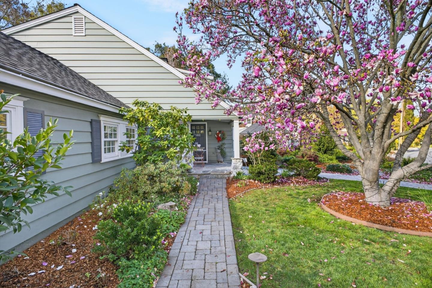 Detail Gallery Image 2 of 32 For 14041 Jerries Dr, Saratoga,  CA 95070 - 4 Beds | 2/1 Baths