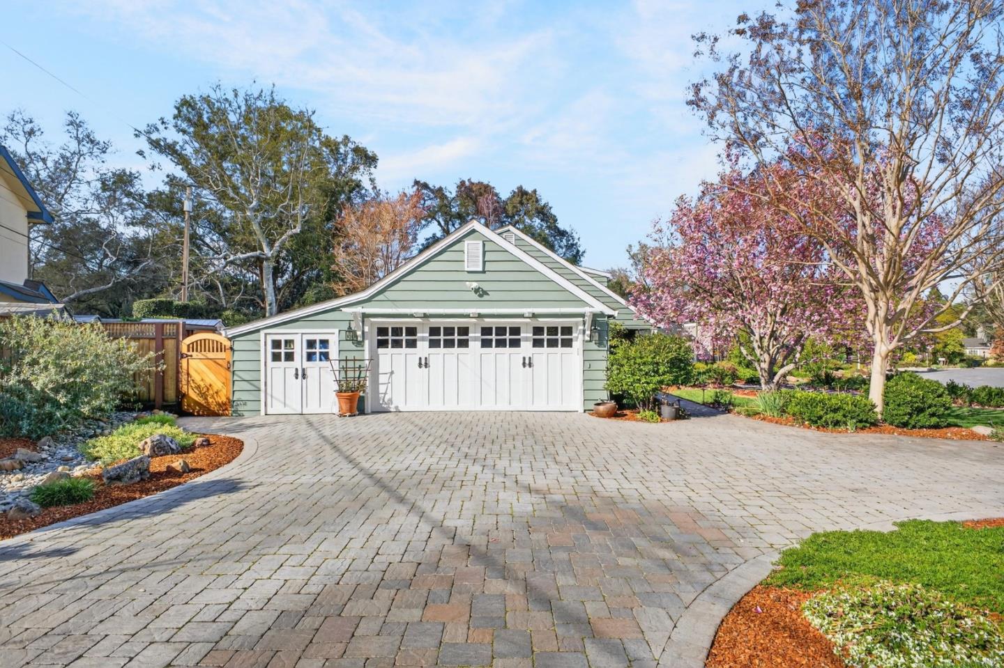 Detail Gallery Image 3 of 32 For 14041 Jerries Dr, Saratoga,  CA 95070 - 4 Beds | 2/1 Baths