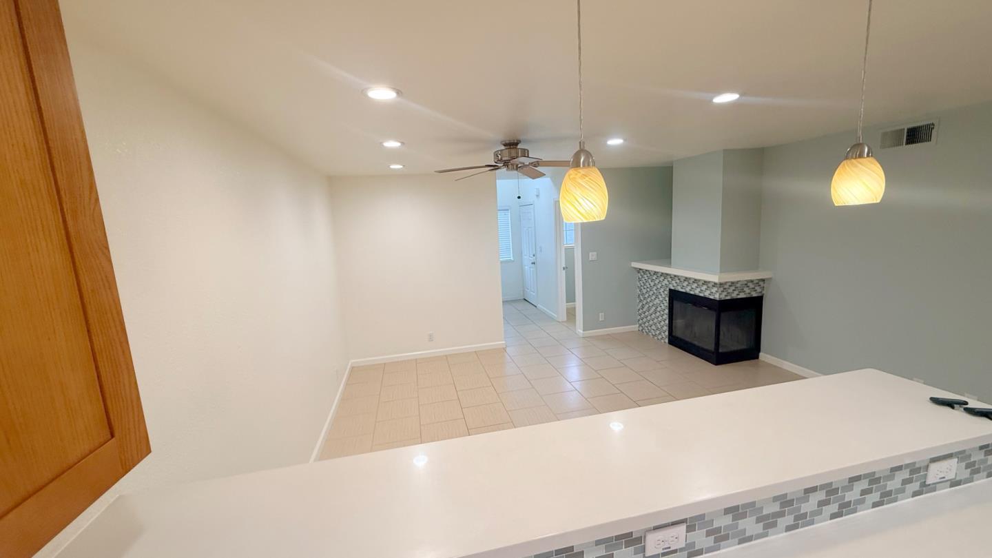 Detail Gallery Image 11 of 36 For 1013 Woodside Rd #1013,  Redwood City,  CA 94061 - 3 Beds | 2/1 Baths