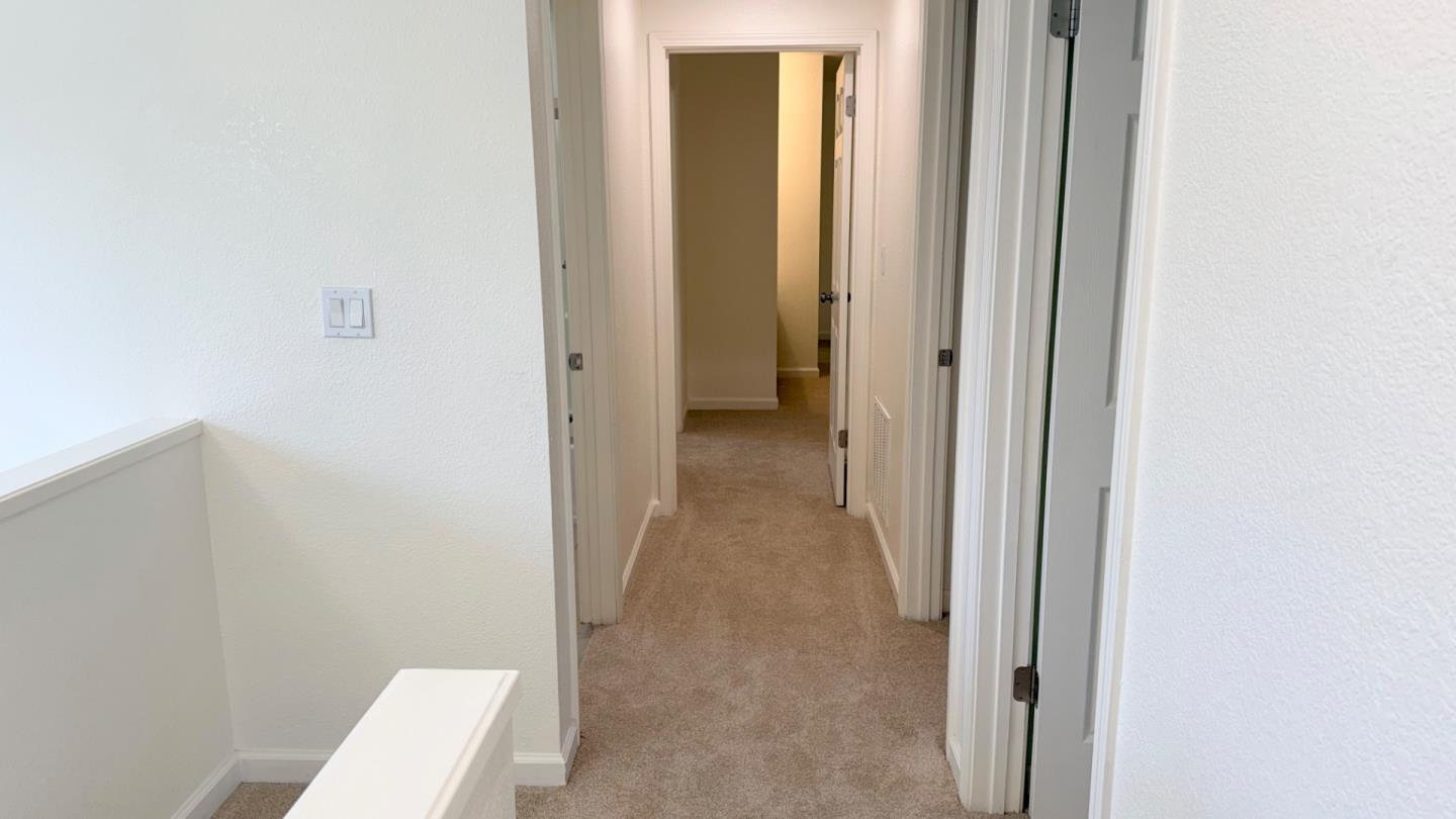 Detail Gallery Image 16 of 36 For 1013 Woodside Rd #1013,  Redwood City,  CA 94061 - 3 Beds | 2/1 Baths