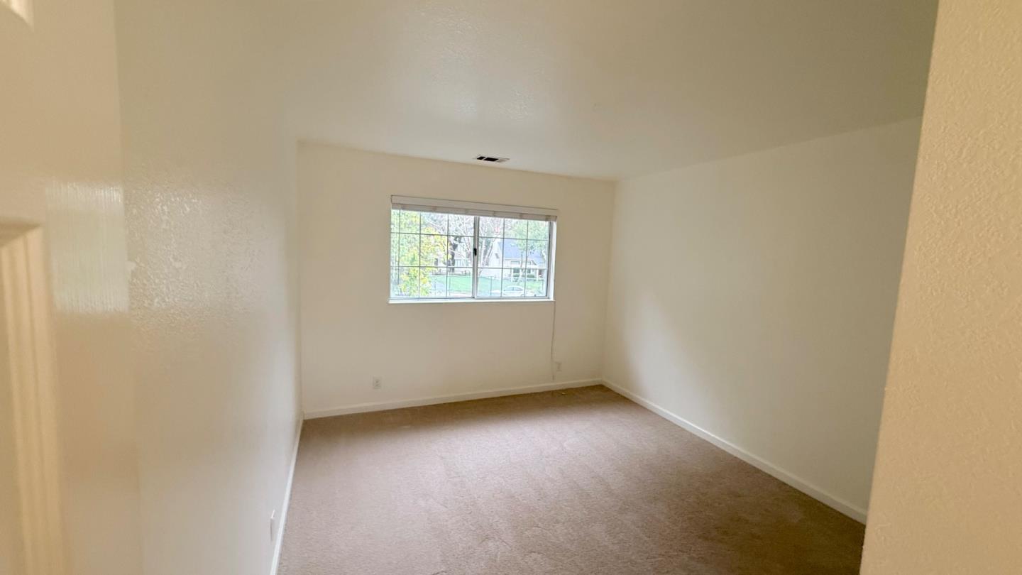 Detail Gallery Image 17 of 36 For 1013 Woodside Rd #1013,  Redwood City,  CA 94061 - 3 Beds | 2/1 Baths