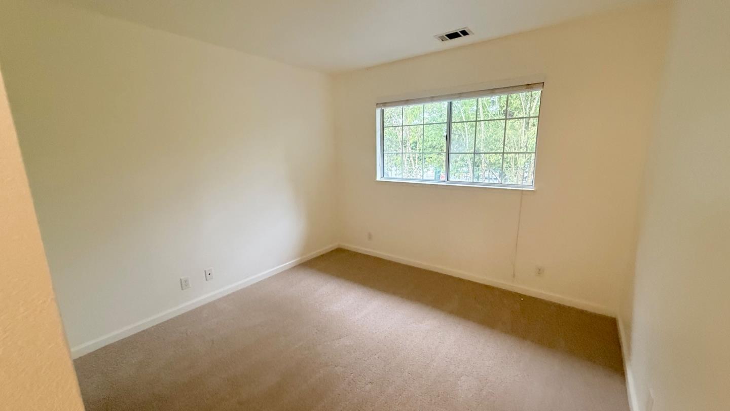 Detail Gallery Image 19 of 36 For 1013 Woodside Rd #1013,  Redwood City,  CA 94061 - 3 Beds | 2/1 Baths