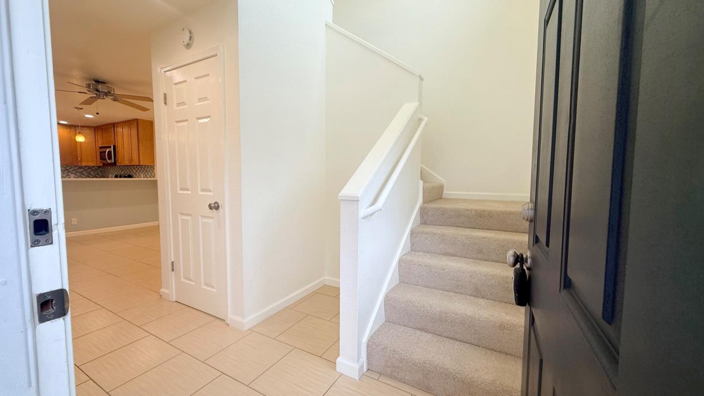 Detail Gallery Image 2 of 36 For 1013 Woodside Rd #1013,  Redwood City,  CA 94061 - 3 Beds | 2/1 Baths