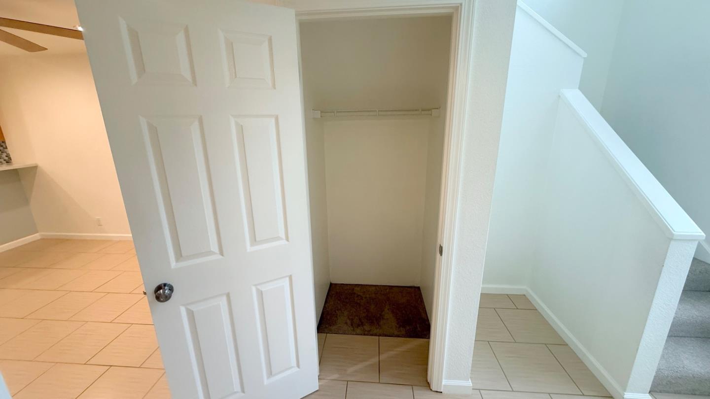 Detail Gallery Image 3 of 36 For 1013 Woodside Rd #1013,  Redwood City,  CA 94061 - 3 Beds | 2/1 Baths