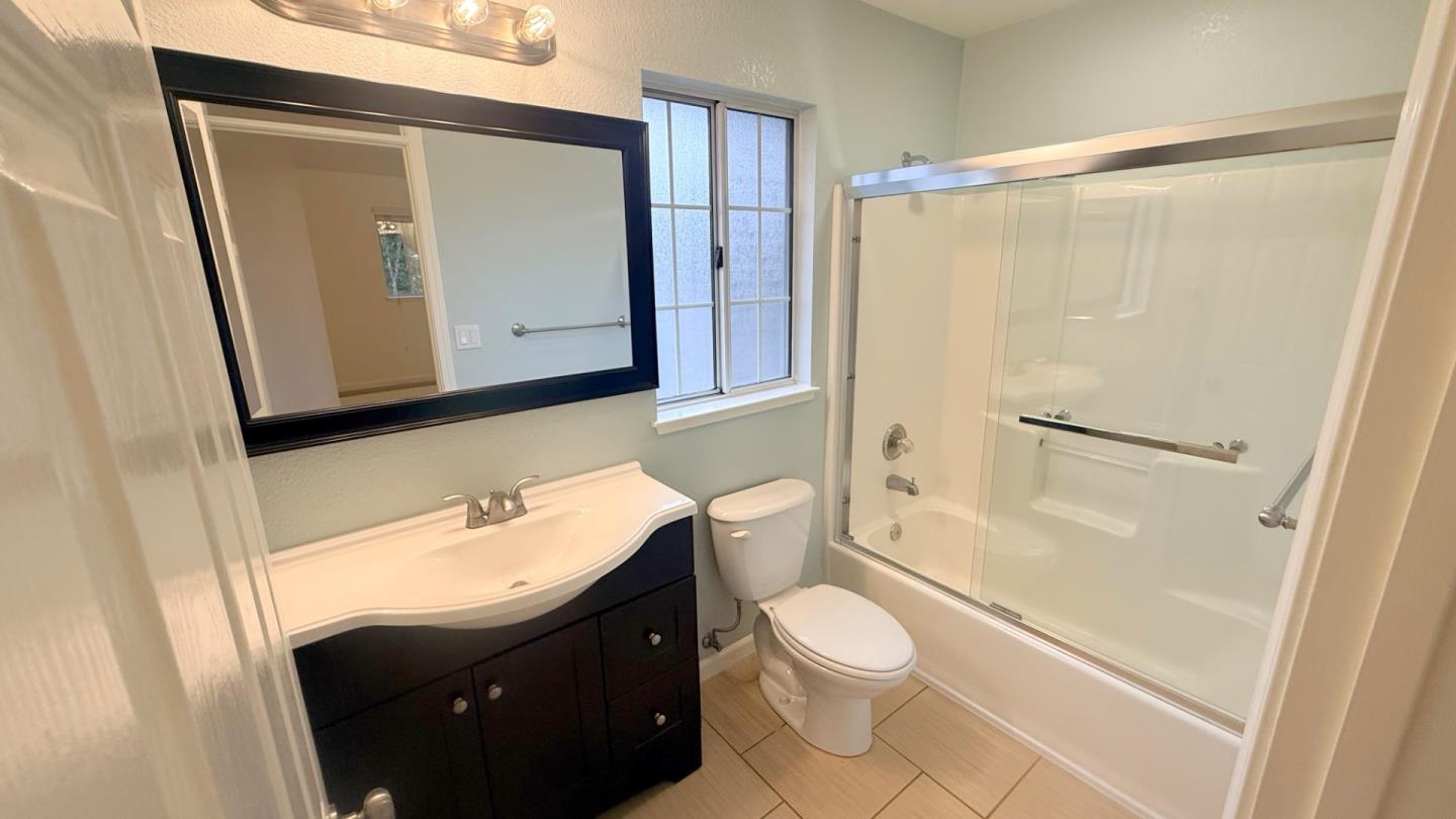 Detail Gallery Image 31 of 36 For 1013 Woodside Rd #1013,  Redwood City,  CA 94061 - 3 Beds | 2/1 Baths