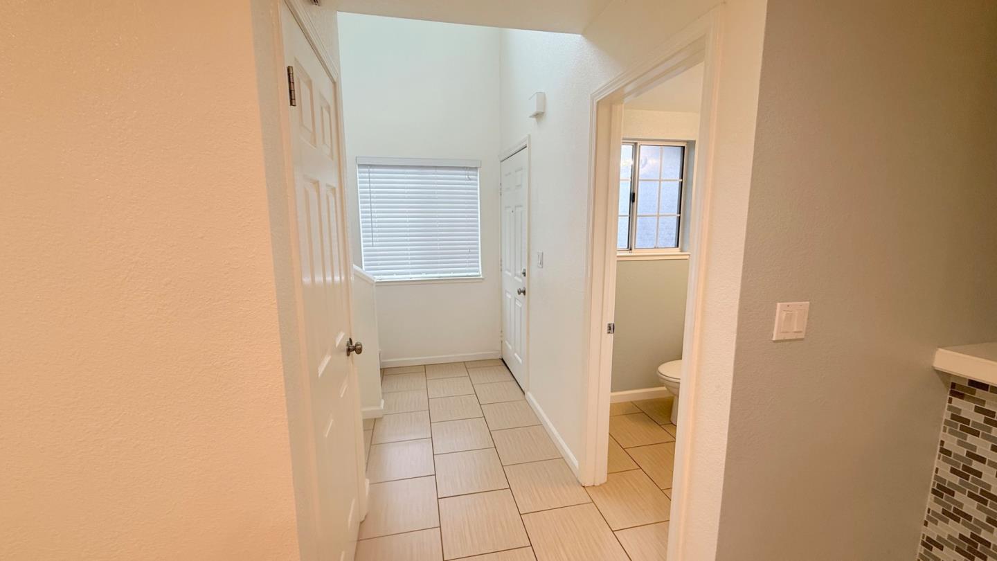 Detail Gallery Image 4 of 36 For 1013 Woodside Rd #1013,  Redwood City,  CA 94061 - 3 Beds | 2/1 Baths