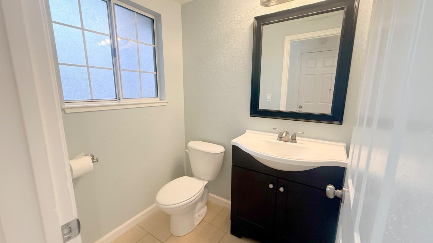 Detail Gallery Image 5 of 36 For 1013 Woodside Rd #1013,  Redwood City,  CA 94061 - 3 Beds | 2/1 Baths
