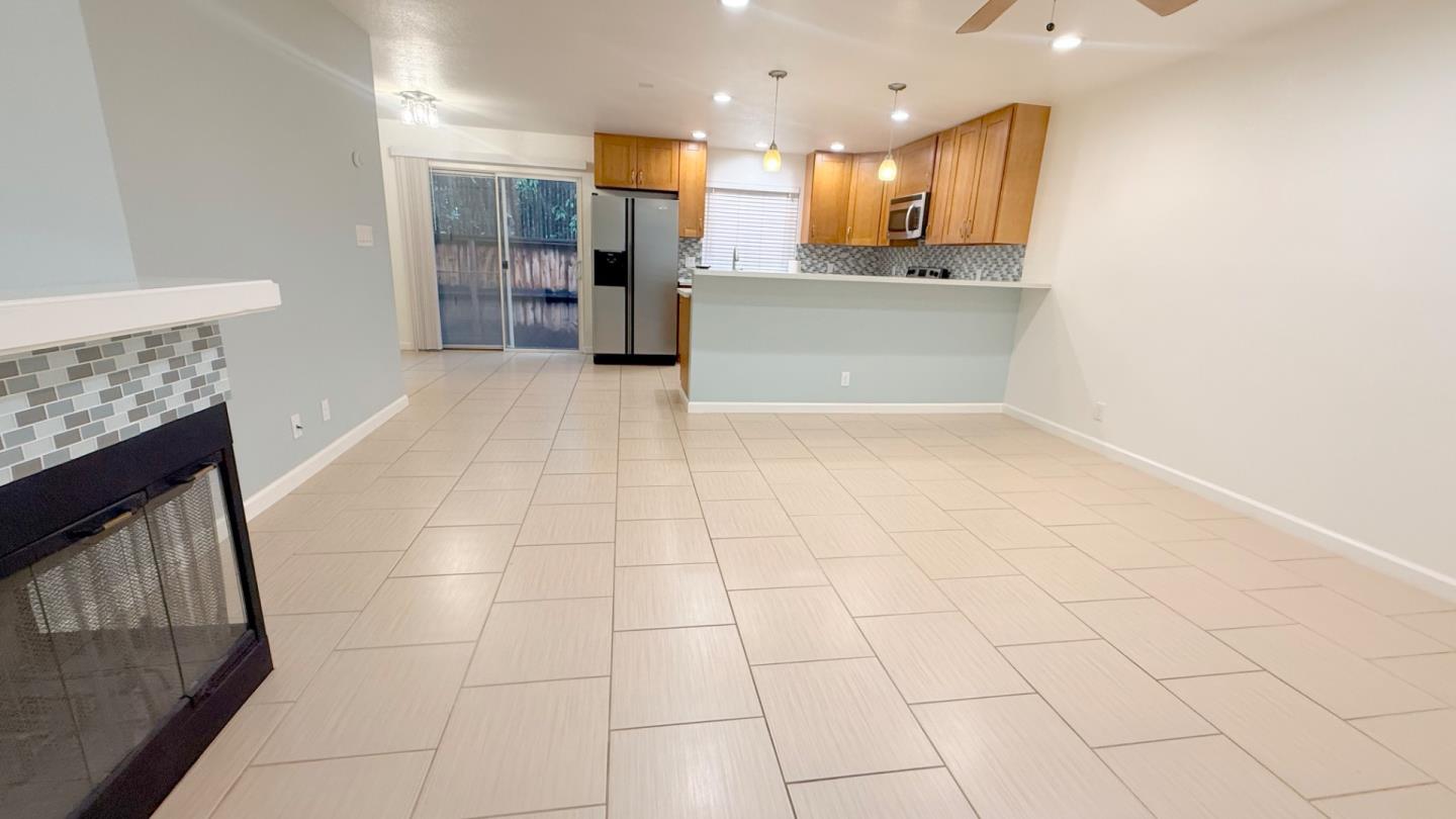 Detail Gallery Image 6 of 36 For 1013 Woodside Rd #1013,  Redwood City,  CA 94061 - 3 Beds | 2/1 Baths