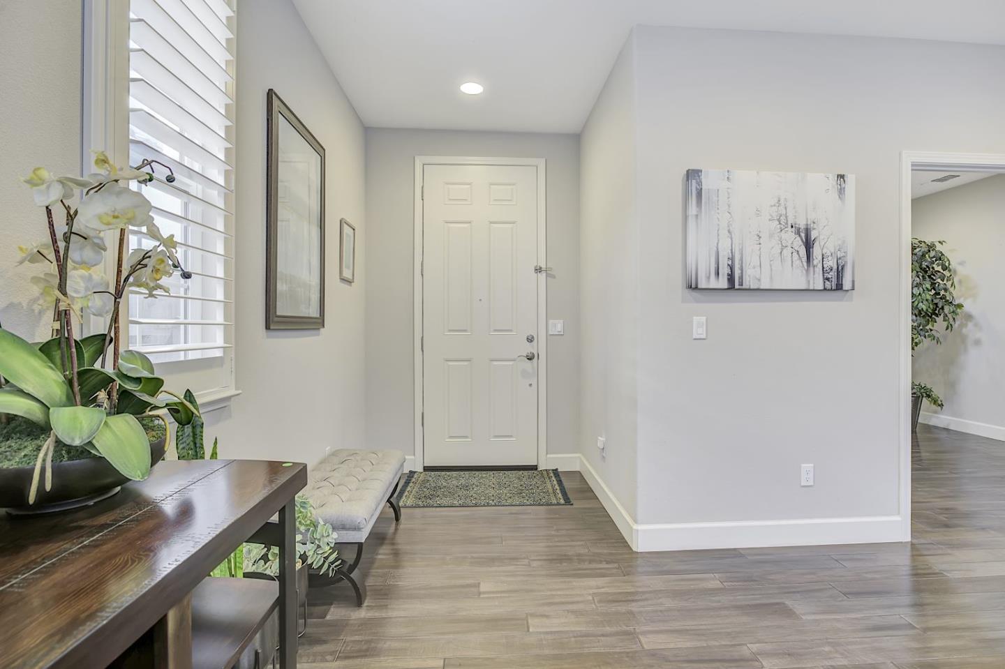 Detail Gallery Image 4 of 61 For 131 Lusitano, Gilroy,  CA 95020 - 4 Beds | 2/1 Baths