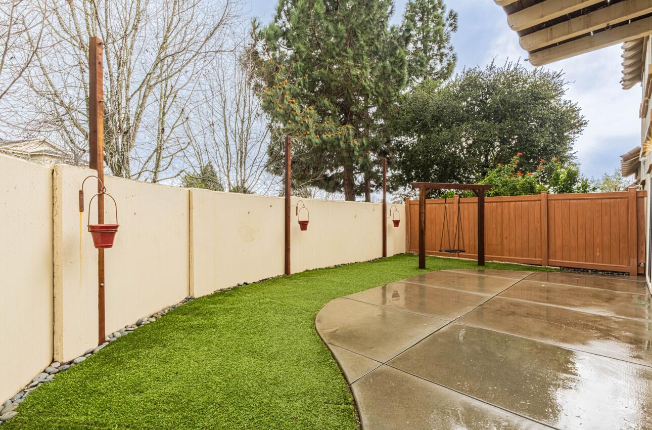 Detail Gallery Image 12 of 34 For 949 Nantucket Blvd #1,  Salinas,  CA 93906 - 3 Beds | 2/1 Baths