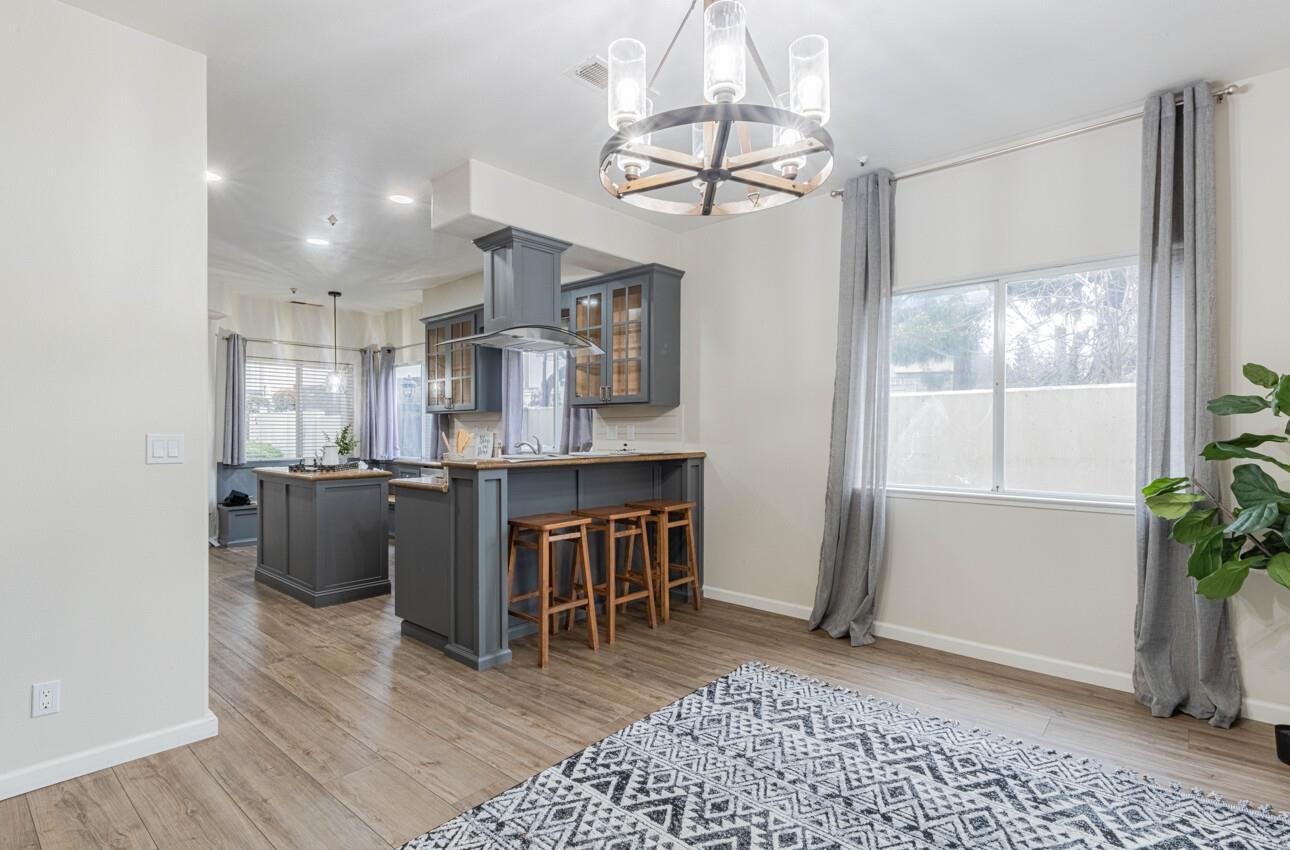 Detail Gallery Image 13 of 34 For 949 Nantucket Blvd #1,  Salinas,  CA 93906 - 3 Beds | 2/1 Baths