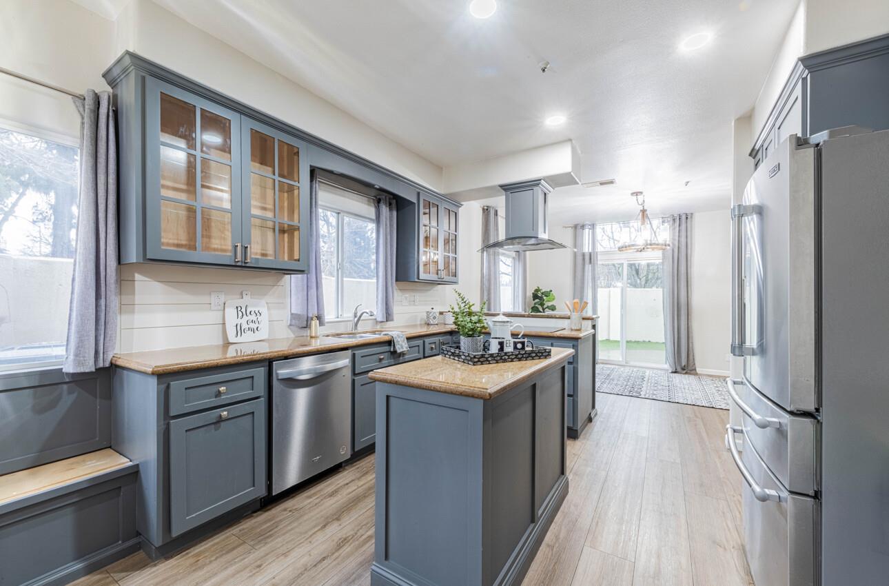 Detail Gallery Image 14 of 34 For 949 Nantucket Blvd #1,  Salinas,  CA 93906 - 3 Beds | 2/1 Baths