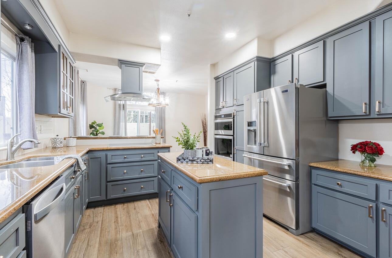 Detail Gallery Image 15 of 34 For 949 Nantucket Blvd #1,  Salinas,  CA 93906 - 3 Beds | 2/1 Baths