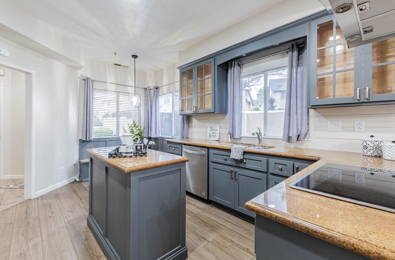 Detail Gallery Image 18 of 34 For 949 Nantucket Blvd #1,  Salinas,  CA 93906 - 3 Beds | 2/1 Baths