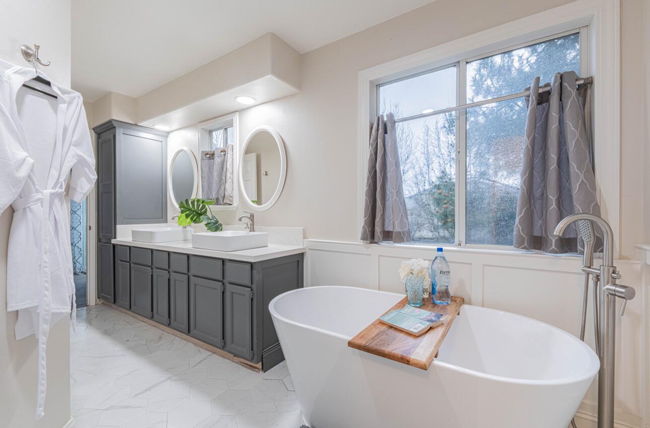 Detail Gallery Image 25 of 34 For 949 Nantucket Blvd #1,  Salinas,  CA 93906 - 3 Beds | 2/1 Baths