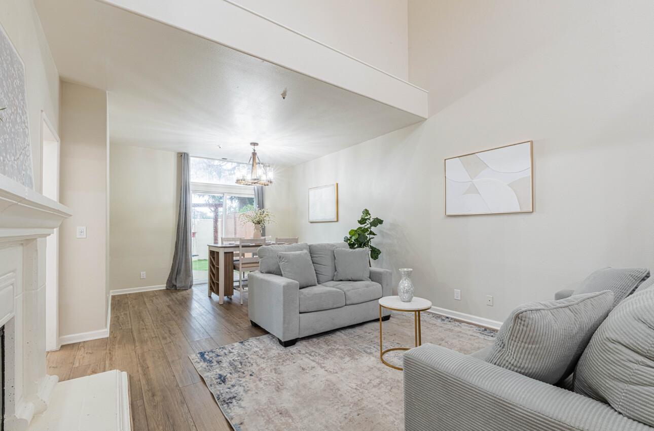Detail Gallery Image 3 of 34 For 949 Nantucket Blvd #1,  Salinas,  CA 93906 - 3 Beds | 2/1 Baths