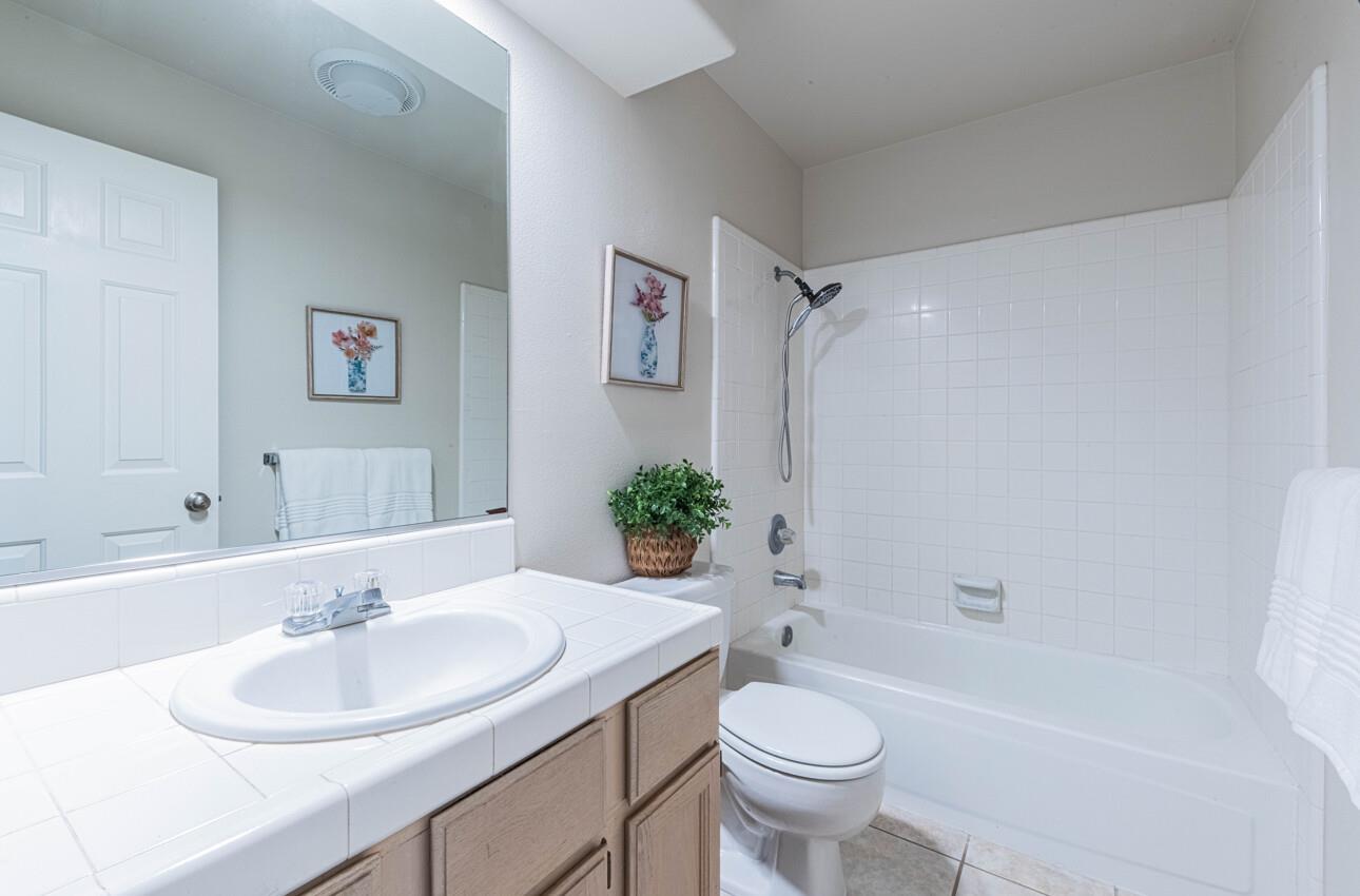 Detail Gallery Image 32 of 34 For 949 Nantucket Blvd #1,  Salinas,  CA 93906 - 3 Beds | 2/1 Baths
