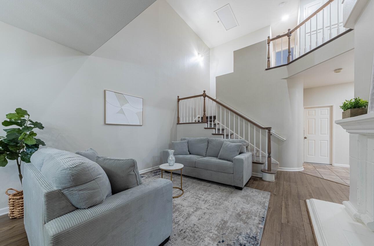 Detail Gallery Image 4 of 34 For 949 Nantucket Blvd #1,  Salinas,  CA 93906 - 3 Beds | 2/1 Baths