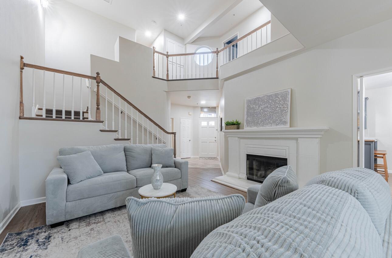 Detail Gallery Image 5 of 34 For 949 Nantucket Blvd #1,  Salinas,  CA 93906 - 3 Beds | 2/1 Baths