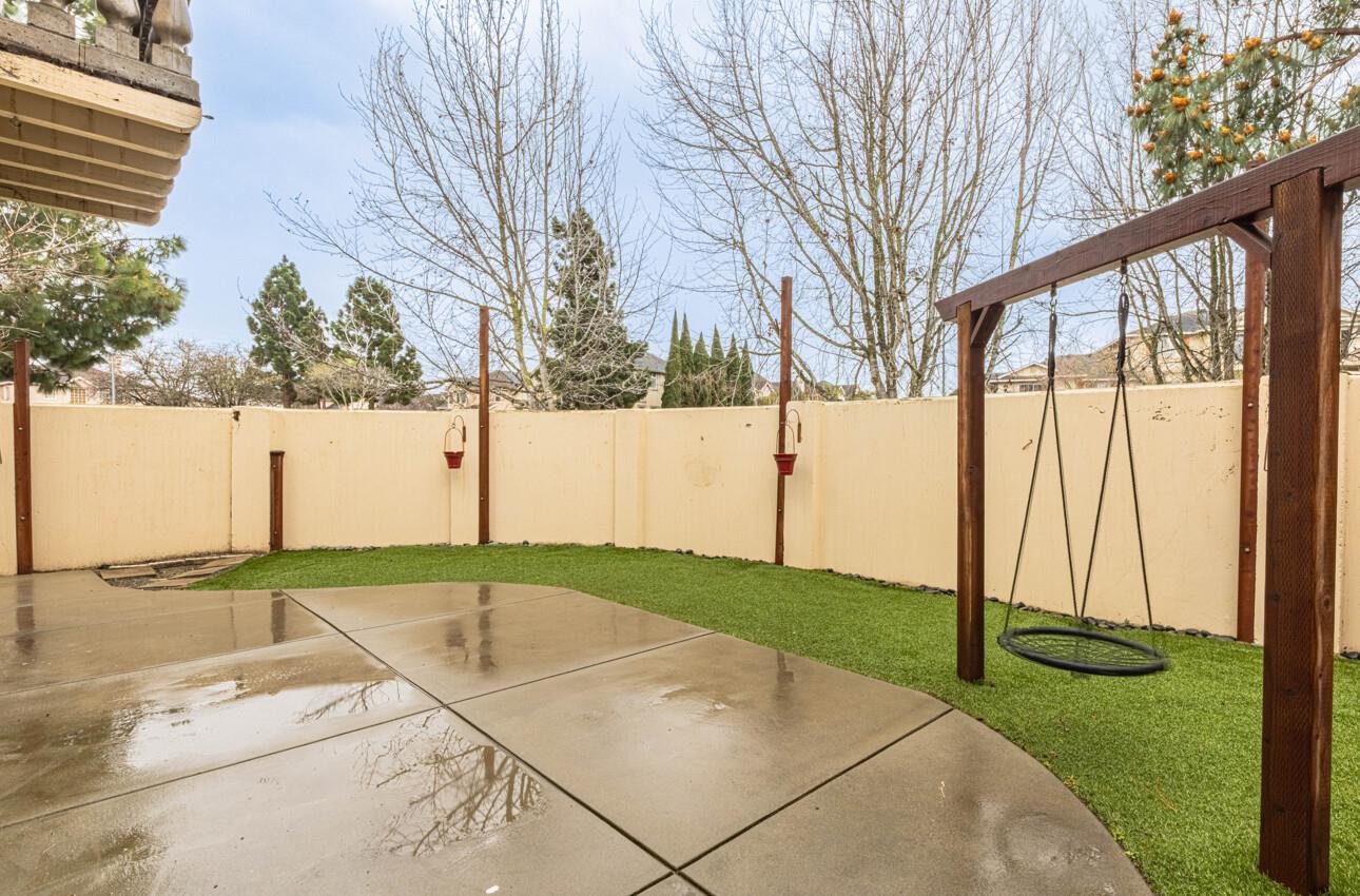 Detail Gallery Image 8 of 34 For 949 Nantucket Blvd #1,  Salinas,  CA 93906 - 3 Beds | 2/1 Baths