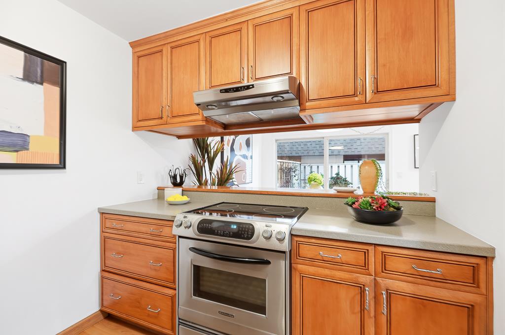 Detail Gallery Image 10 of 78 For 125 Connemara Way #32,  Sunnyvale,  CA 94087 - 2 Beds | 1/1 Baths