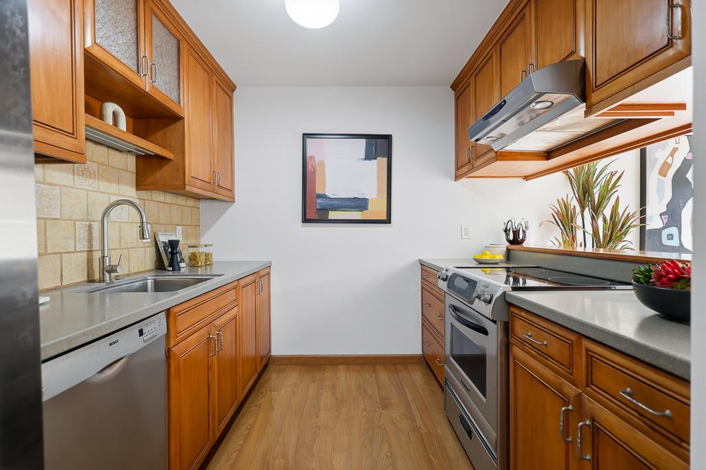 Detail Gallery Image 13 of 78 For 125 Connemara Way #32,  Sunnyvale,  CA 94087 - 2 Beds | 1/1 Baths