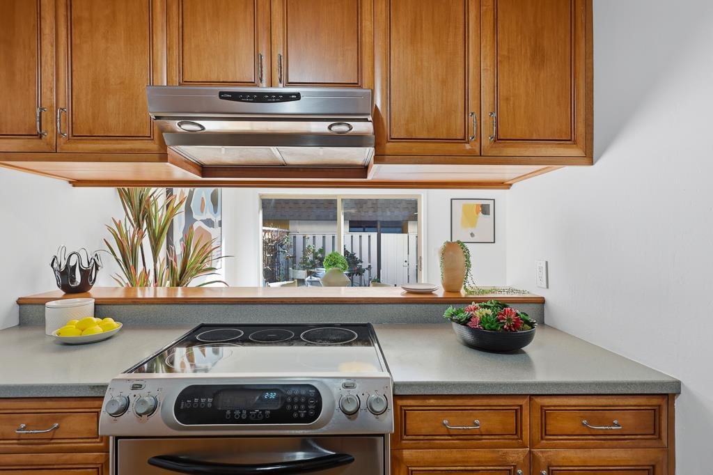 Detail Gallery Image 15 of 78 For 125 Connemara Way #32,  Sunnyvale,  CA 94087 - 2 Beds | 1/1 Baths