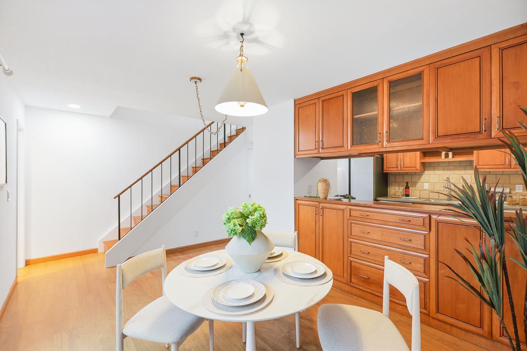 Detail Gallery Image 19 of 78 For 125 Connemara Way #32,  Sunnyvale,  CA 94087 - 2 Beds | 1/1 Baths