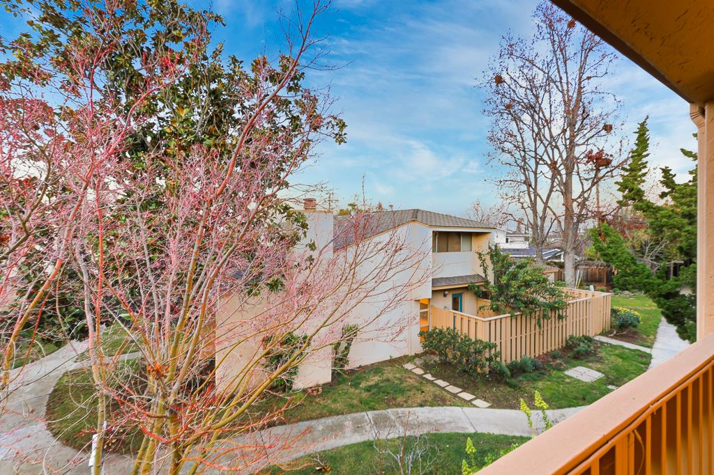 Detail Gallery Image 32 of 78 For 125 Connemara Way #32,  Sunnyvale,  CA 94087 - 2 Beds | 1/1 Baths