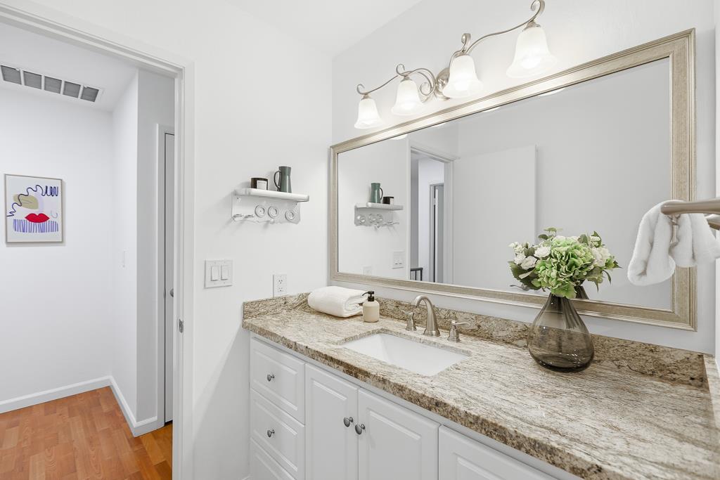 Detail Gallery Image 34 of 78 For 125 Connemara Way #32,  Sunnyvale,  CA 94087 - 2 Beds | 1/1 Baths