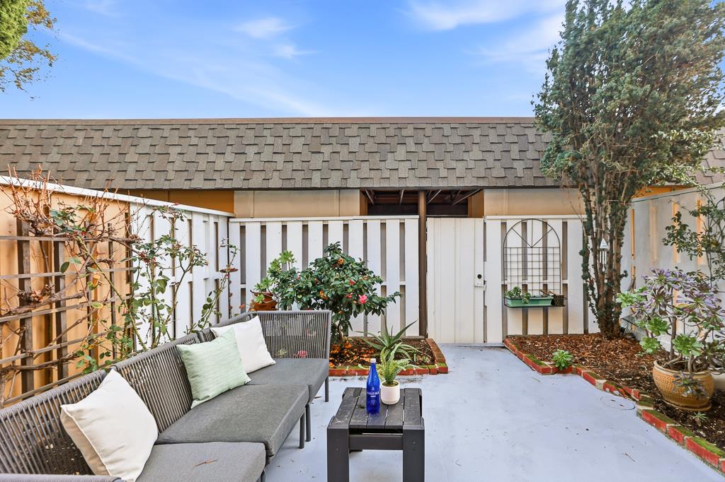 Detail Gallery Image 43 of 78 For 125 Connemara Way #32,  Sunnyvale,  CA 94087 - 2 Beds | 1/1 Baths