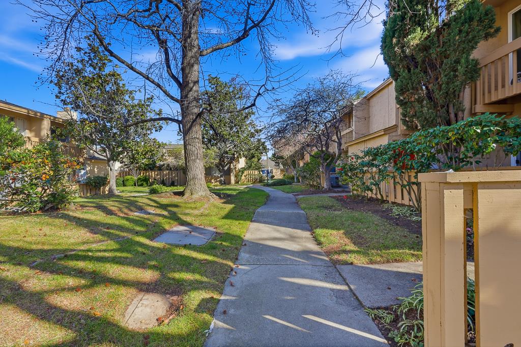 Detail Gallery Image 61 of 78 For 125 Connemara Way #32,  Sunnyvale,  CA 94087 - 2 Beds | 1/1 Baths