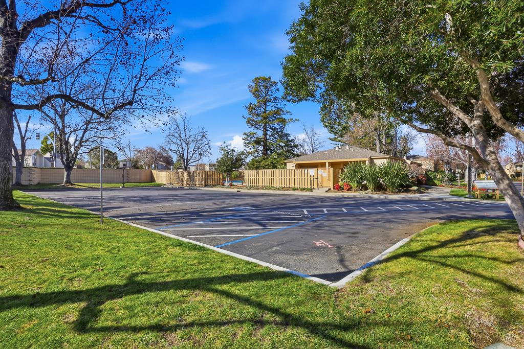 Detail Gallery Image 62 of 78 For 125 Connemara Way #32,  Sunnyvale,  CA 94087 - 2 Beds | 1/1 Baths