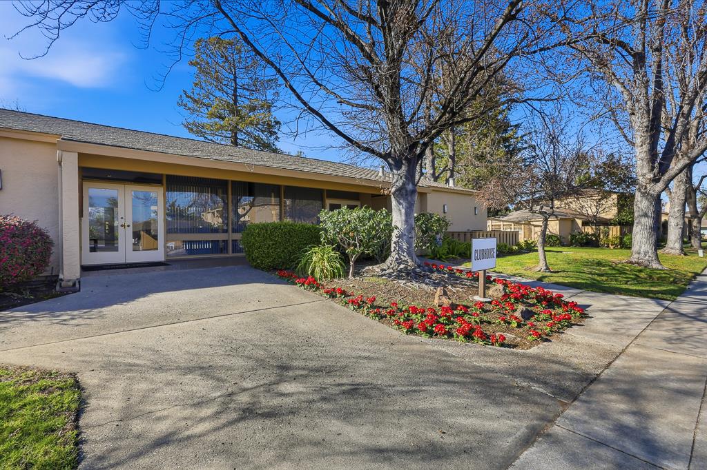 Detail Gallery Image 64 of 78 For 125 Connemara Way #32,  Sunnyvale,  CA 94087 - 2 Beds | 1/1 Baths