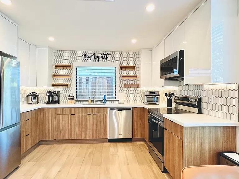 Detail Gallery Image 10 of 44 For 2050 Williams St, Palo Alto,  CA 94306 - – Beds | – Baths