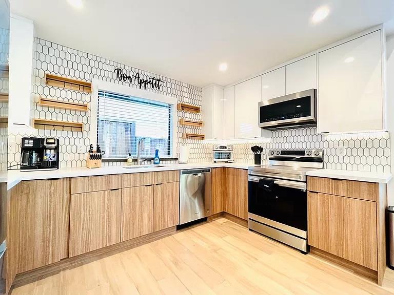 Detail Gallery Image 9 of 44 For 2050 Williams St, Palo Alto,  CA 94306 - – Beds | – Baths