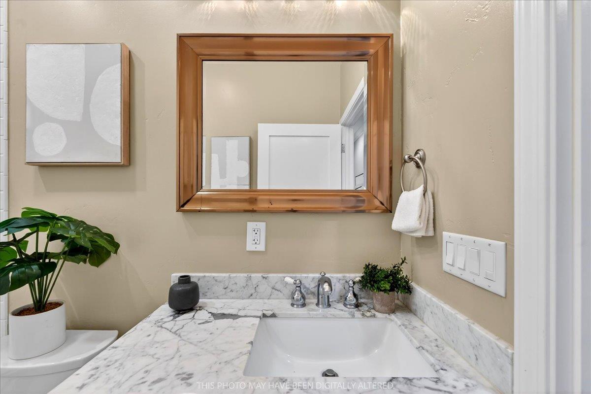 Detail Gallery Image 12 of 45 For 143 N Almaden Blvd, San Jose,  CA 95110 - 3 Beds | 2 Baths