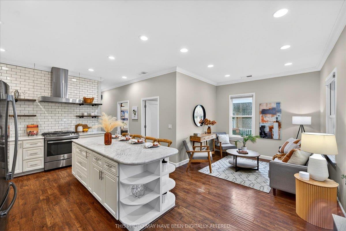 Detail Gallery Image 4 of 45 For 143 N Almaden Blvd, San Jose,  CA 95110 - 3 Beds | 2 Baths