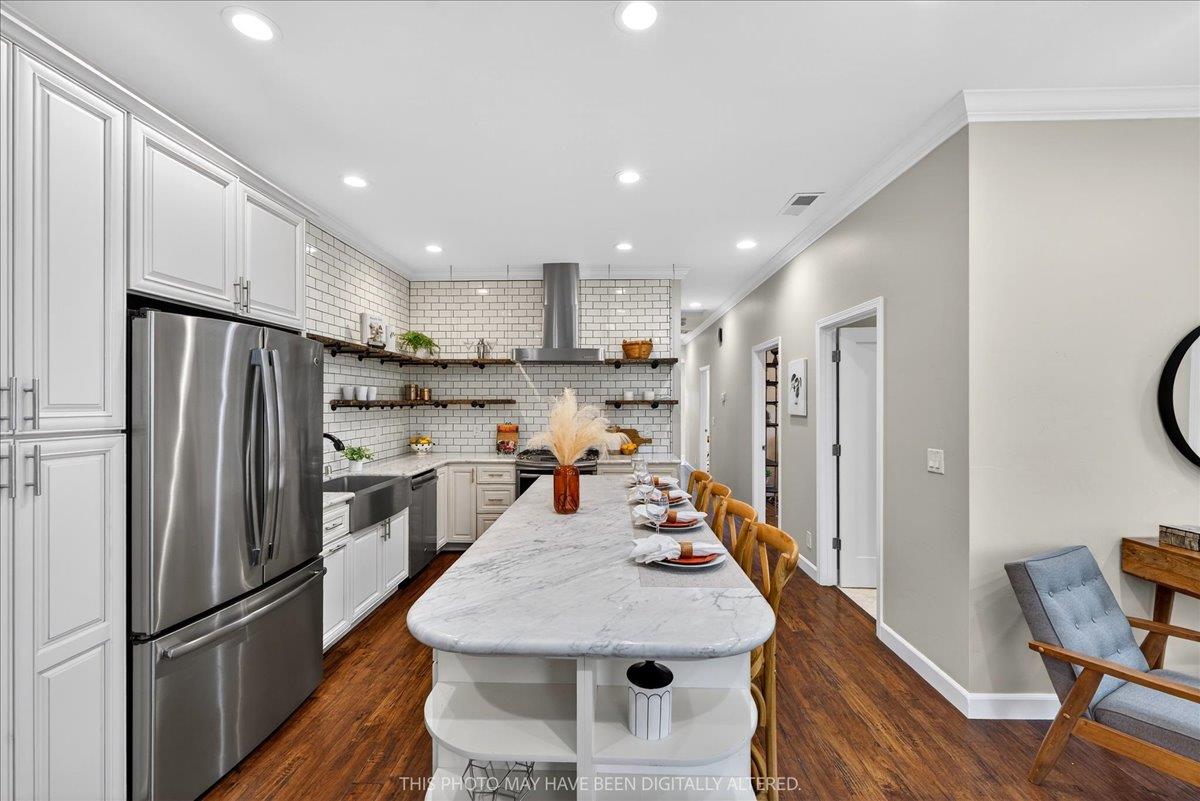 Detail Gallery Image 5 of 45 For 143 N Almaden Blvd, San Jose,  CA 95110 - 3 Beds | 2 Baths