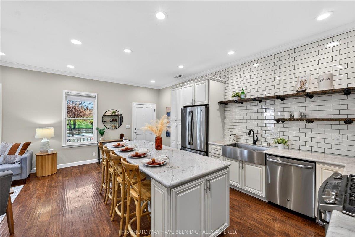 Detail Gallery Image 7 of 45 For 143 N Almaden Blvd, San Jose,  CA 95110 - 3 Beds | 2 Baths