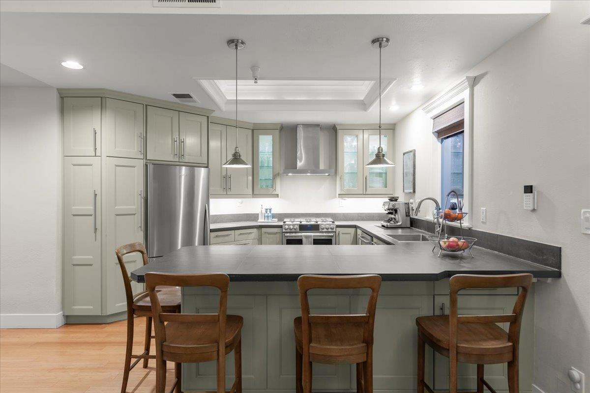 Detail Gallery Image 10 of 34 For 105 Village Cir, Santa Cruz,  CA 95060 - 3 Beds | 2/1 Baths