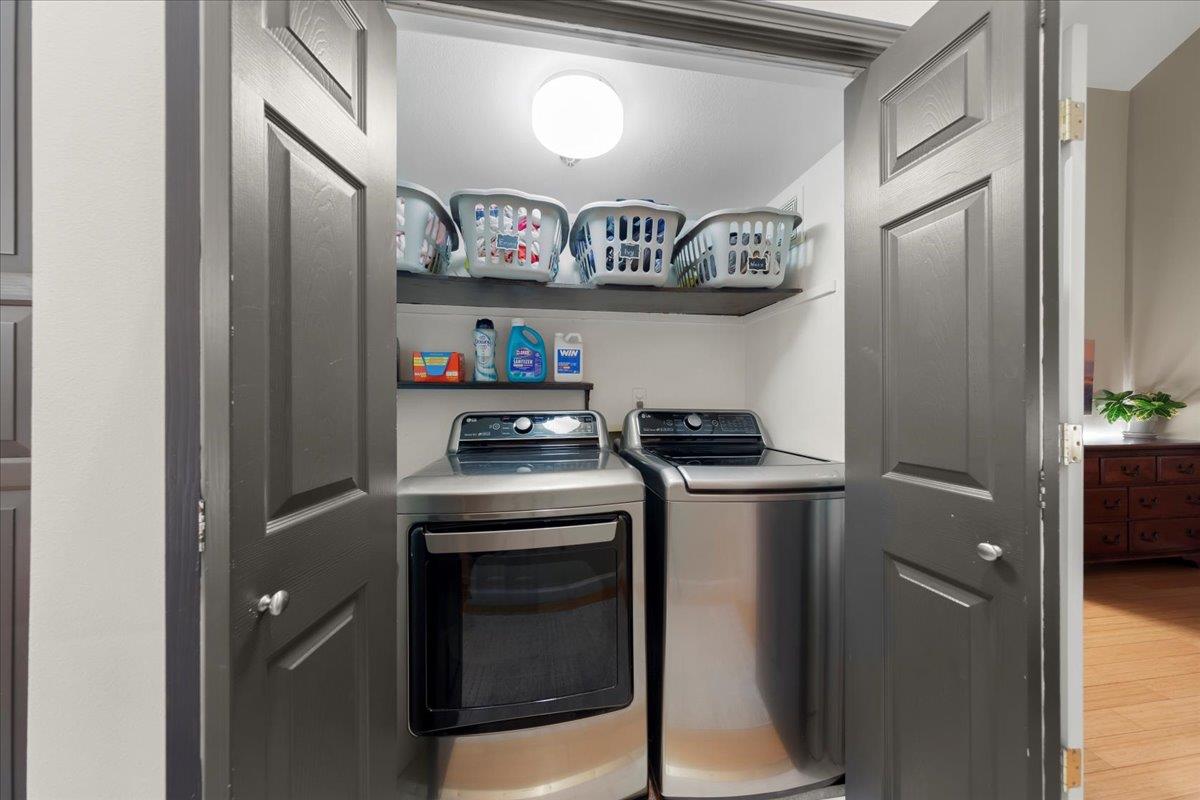 Detail Gallery Image 14 of 34 For 105 Village Cir, Santa Cruz,  CA 95060 - 3 Beds | 2/1 Baths