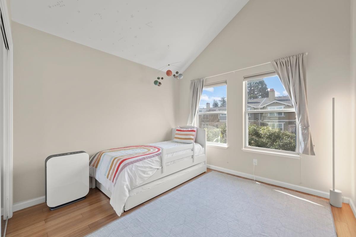 Detail Gallery Image 15 of 34 For 105 Village Cir, Santa Cruz,  CA 95060 - 3 Beds | 2/1 Baths